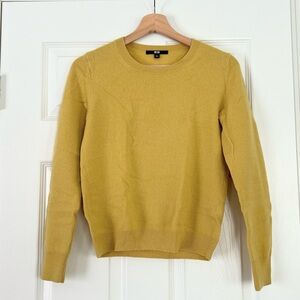 Uniqlo cashmere crew neck sweater